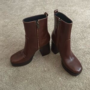 Marc Fisher LTD - Size 8 - Brown